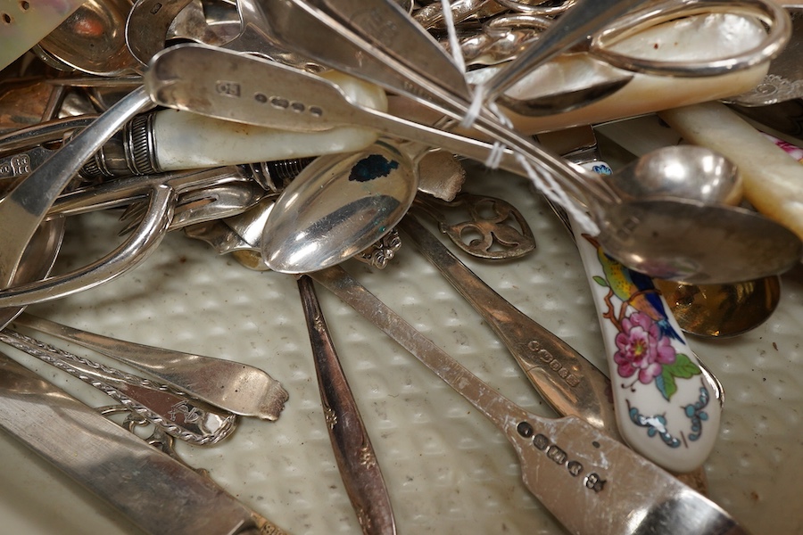 Nine items of sundry small silver flatware including a pair of early Victorian fiddle pattern mustard ladles, London, 1844, together with two early 20th century French mother of pearl handled white metal dessert knives a